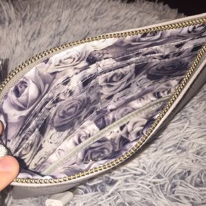 Adrienne Vittadini Bags - Wallet w/ portable charge Adrienne Vittadini Bags - Wallet w/ portable charge